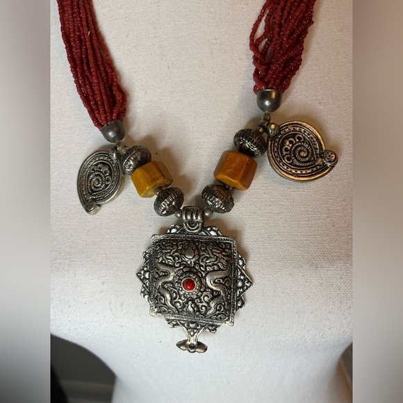 ⭐️ NWOT Vintage necklace - Picture 3 of 8